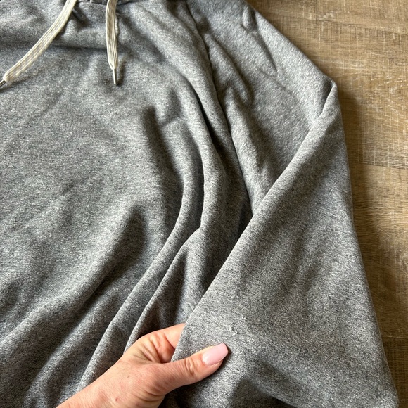 Vuori boxy gray hoodie women’s L white beige side stripes drawstring + pull tag - Picture 9 of 13